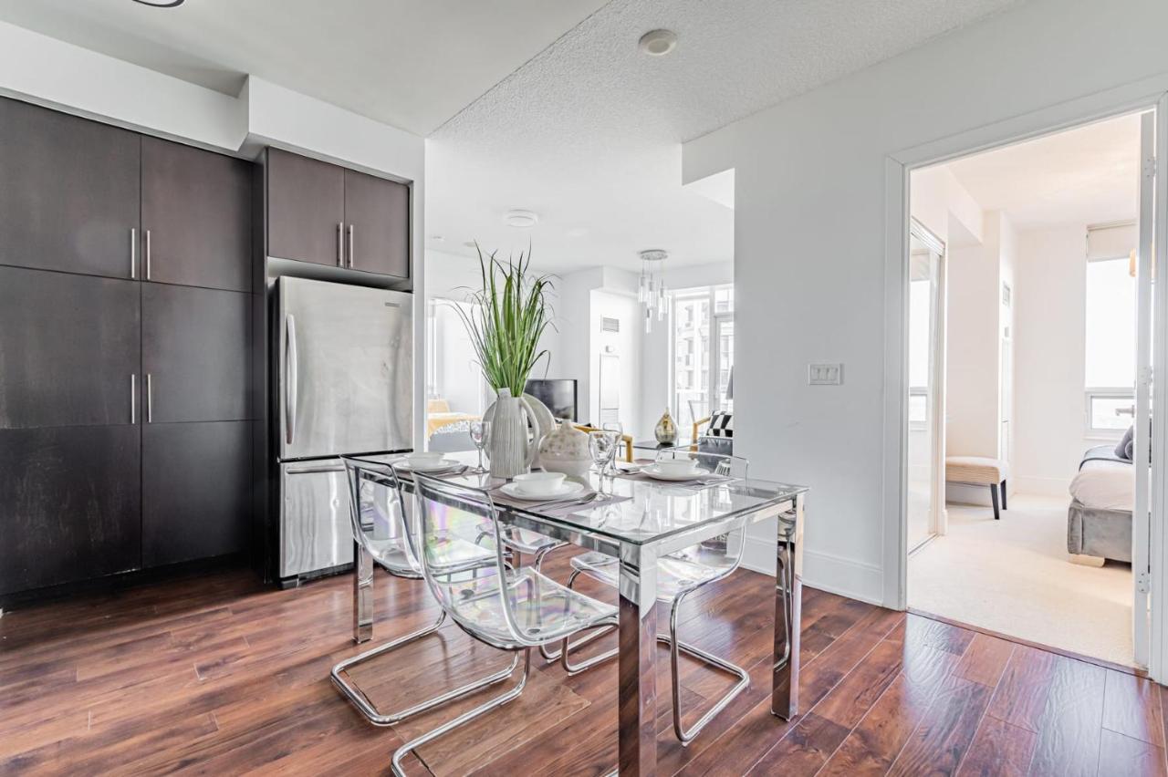 Luxury Apartments In Мисисага Екстериор снимка