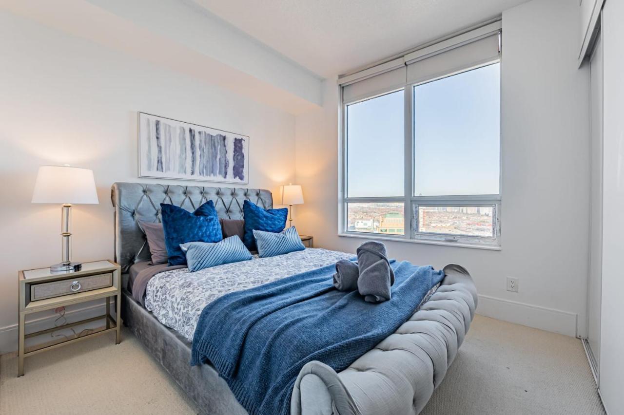 Luxury Apartments In Мисисага Екстериор снимка