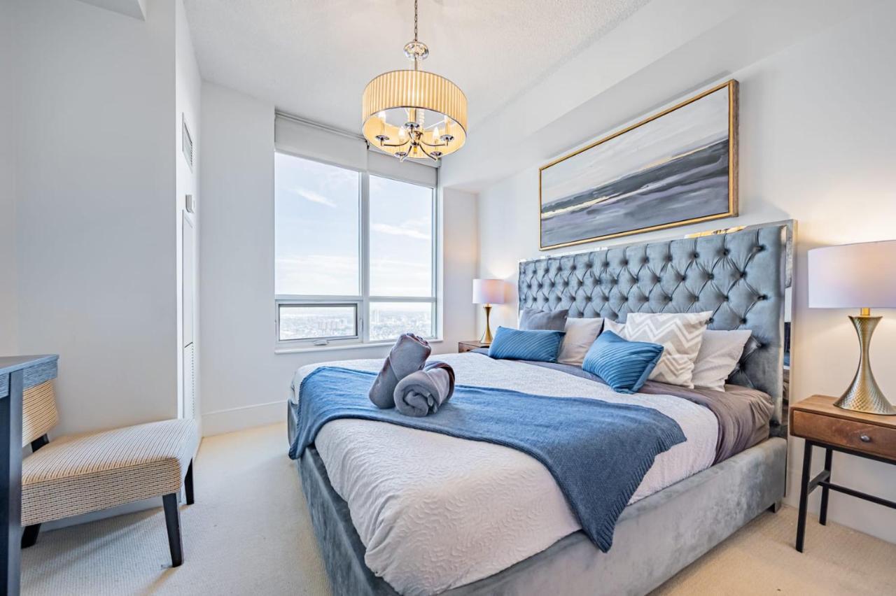 Luxury Apartments In Мисисага Екстериор снимка