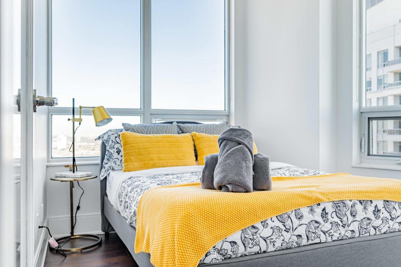 Luxury Apartments In Мисисага Екстериор снимка