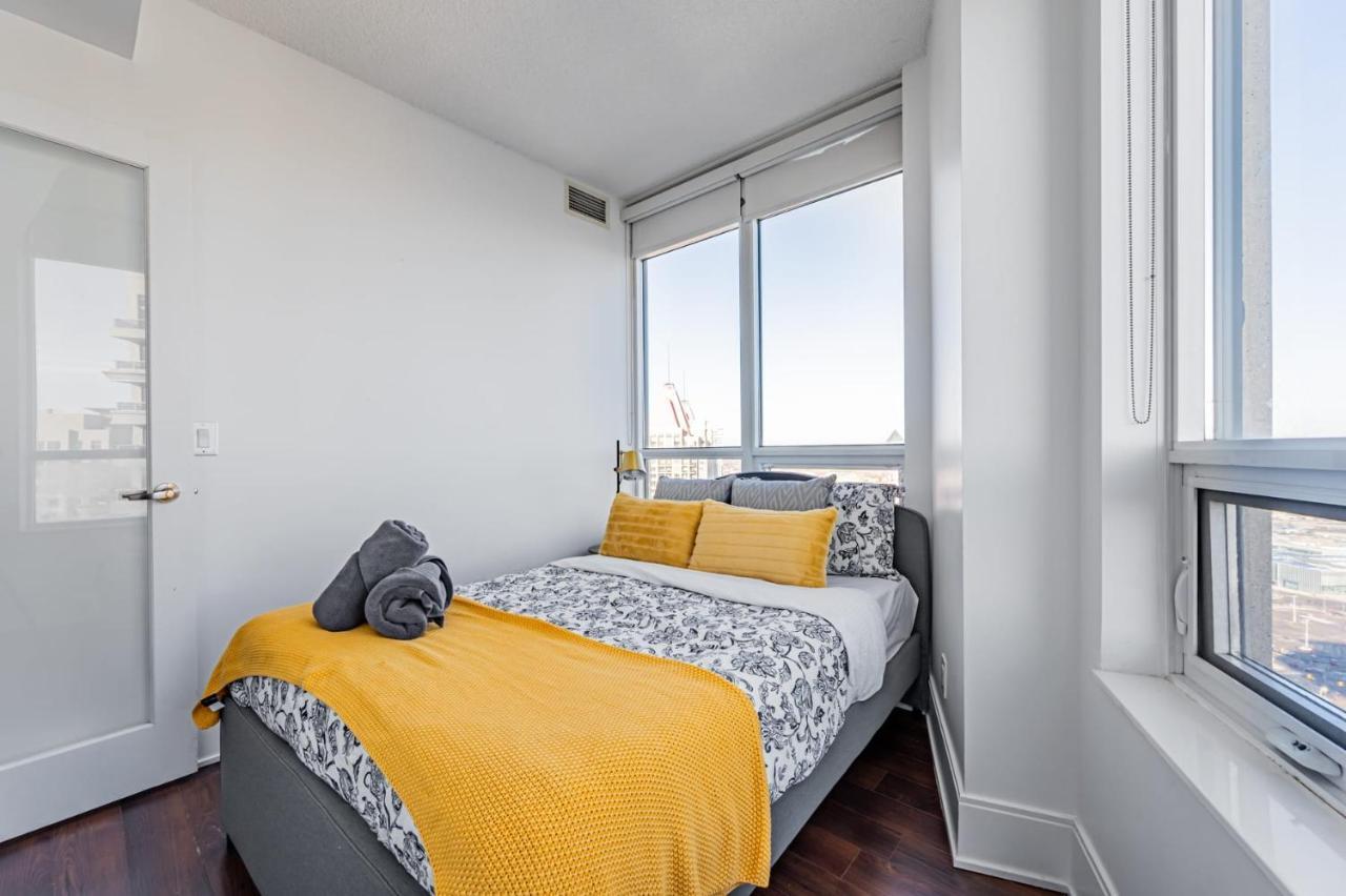 Luxury Apartments In Мисисага Екстериор снимка