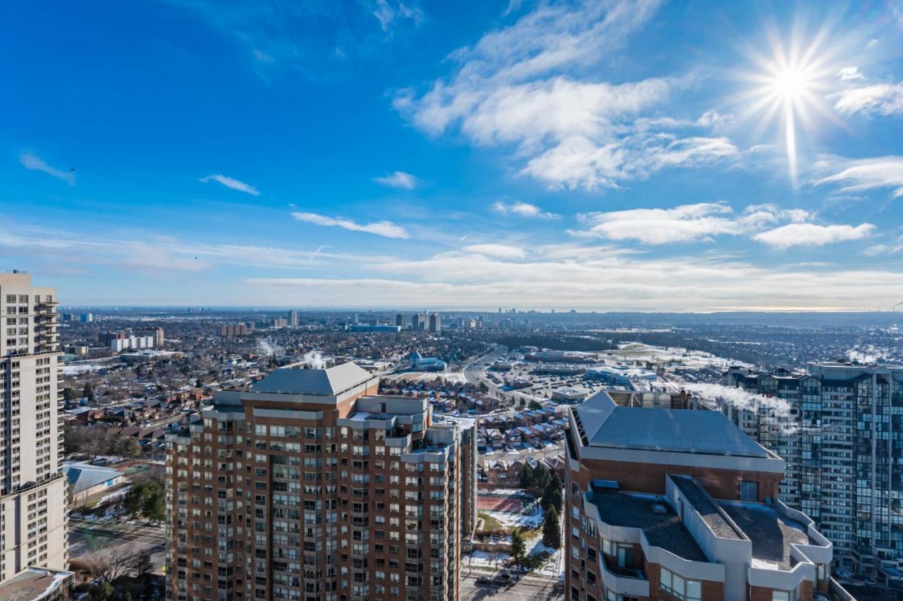 Luxury Apartments In Мисисага Екстериор снимка