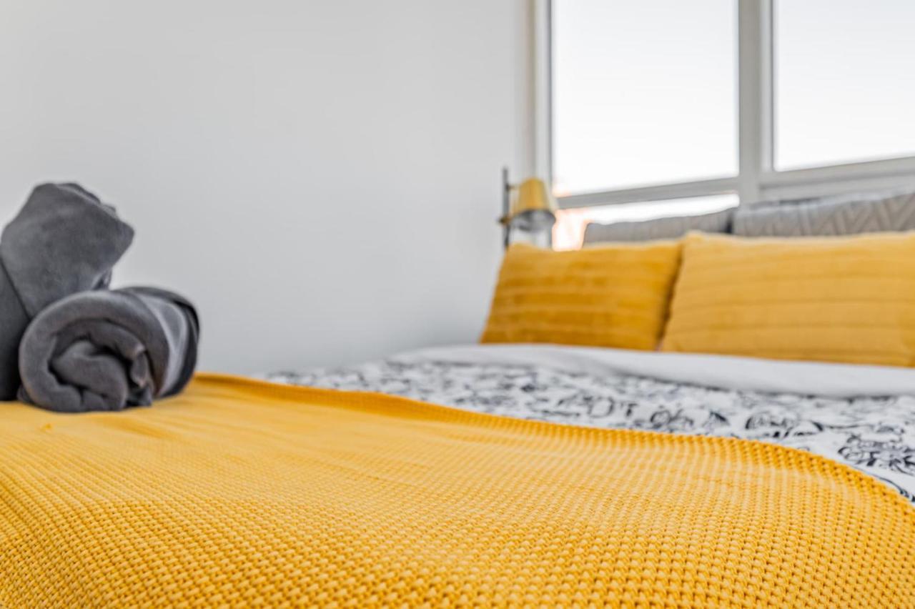 Luxury Apartments In Мисисага Екстериор снимка