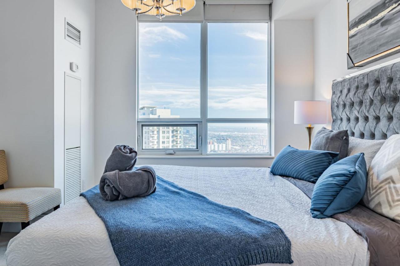 Luxury Apartments In Мисисага Екстериор снимка