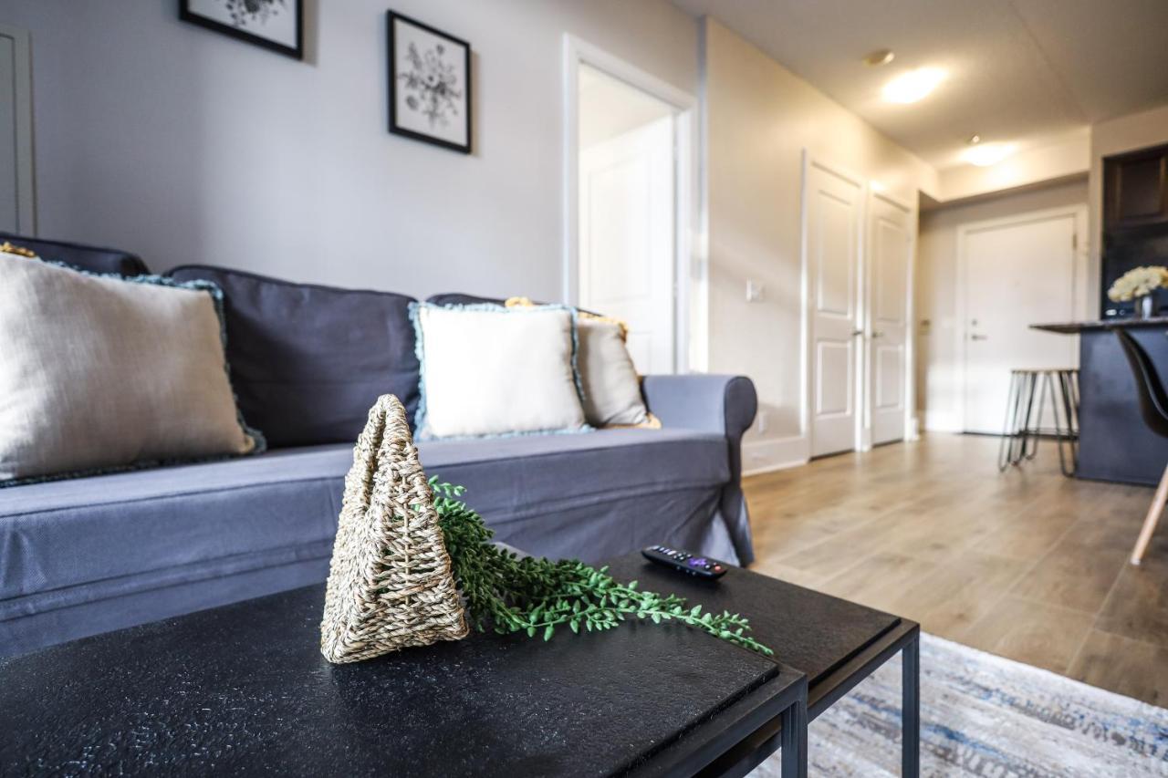 Luxury Apartments In Мисисага Екстериор снимка