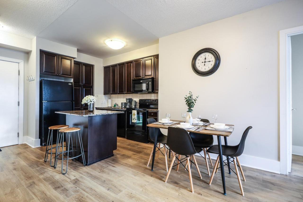 Luxury Apartments In Мисисага Екстериор снимка