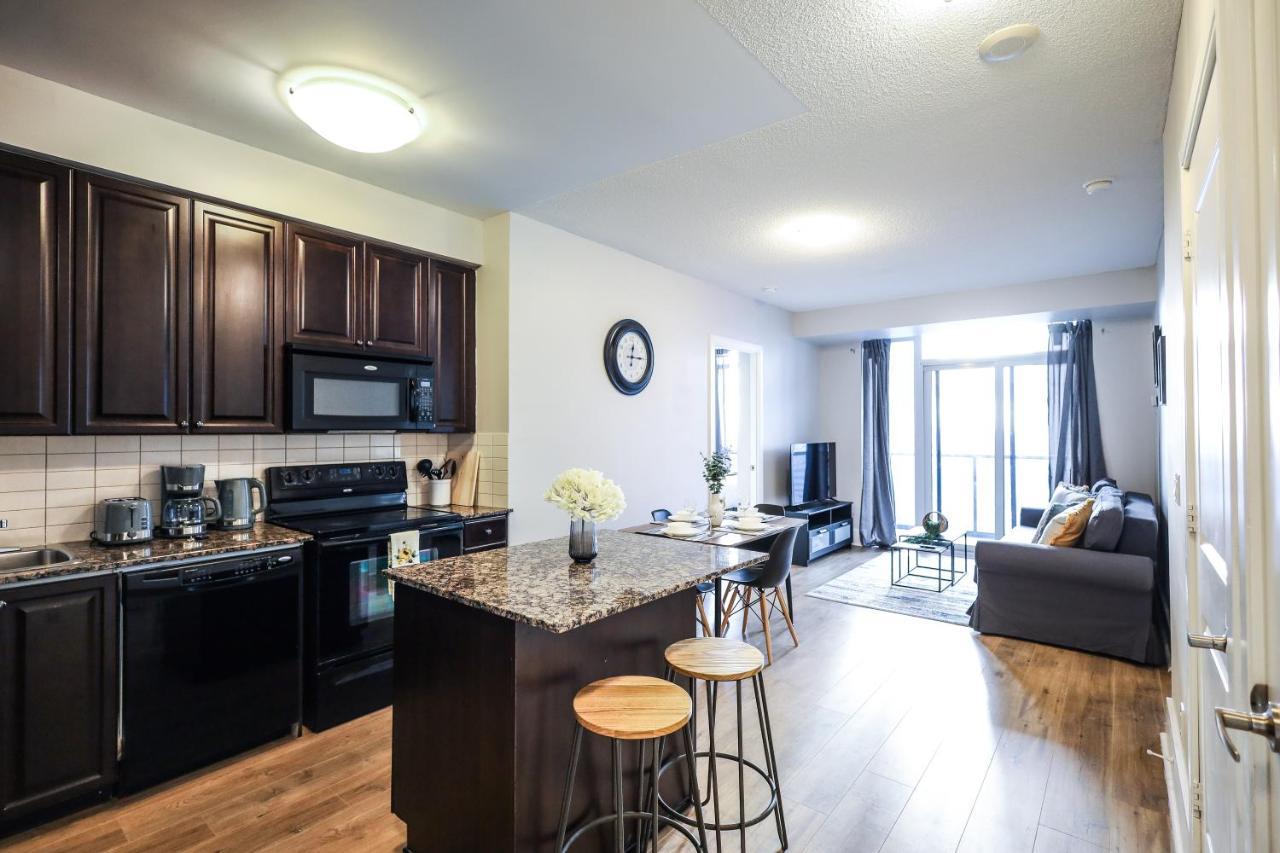 Luxury Apartments In Мисисага Екстериор снимка
