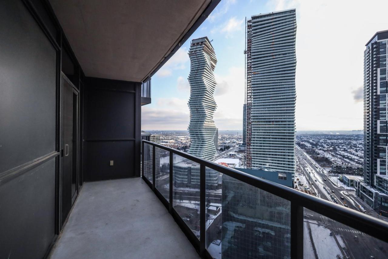 Luxury Apartments In Мисисага Екстериор снимка
