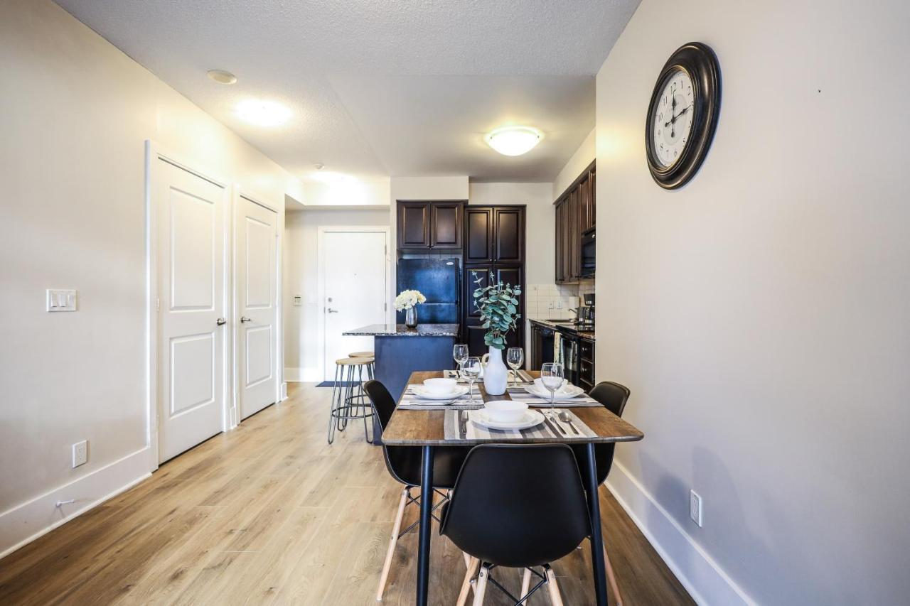 Luxury Apartments In Мисисага Екстериор снимка