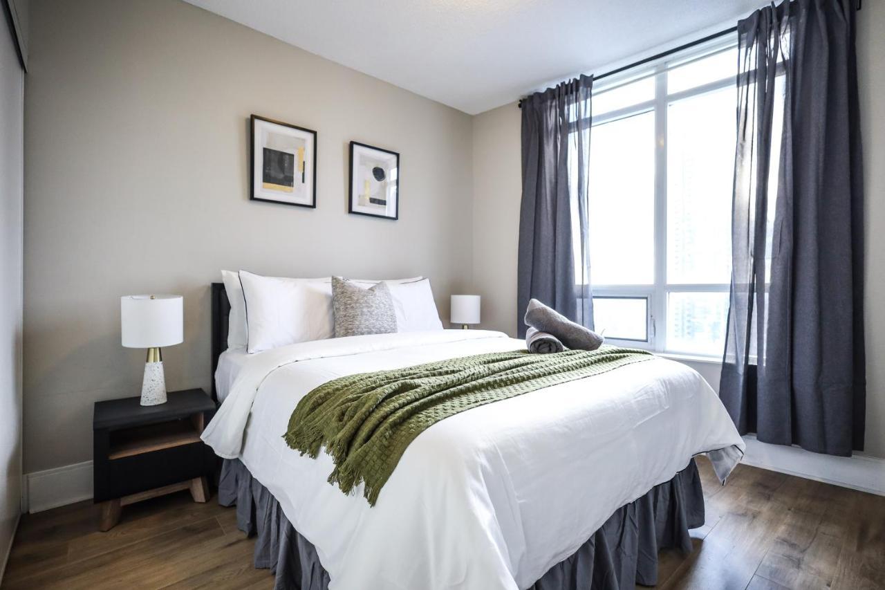 Luxury Apartments In Мисисага Екстериор снимка