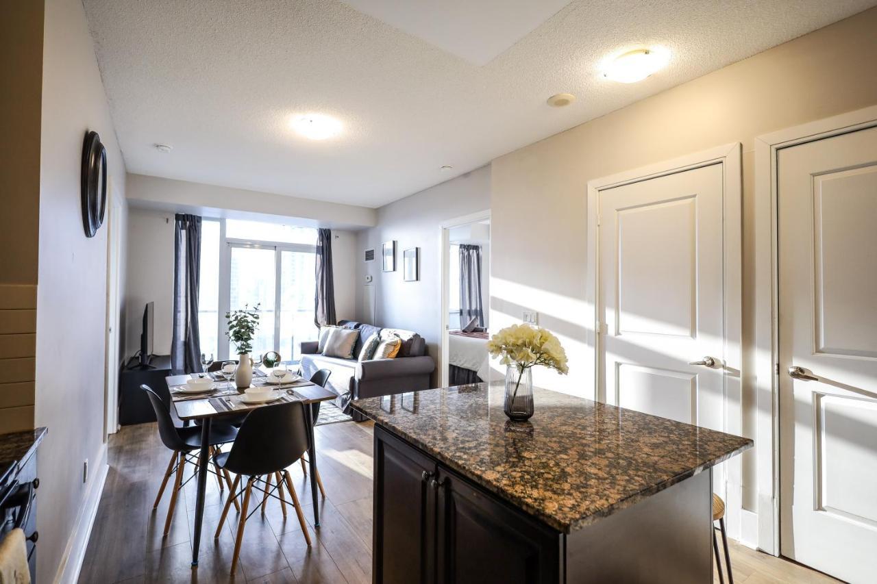Luxury Apartments In Мисисага Екстериор снимка
