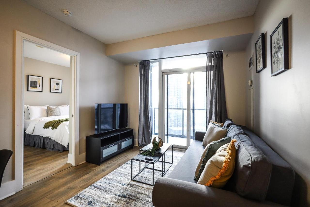 Luxury Apartments In Мисисага Екстериор снимка