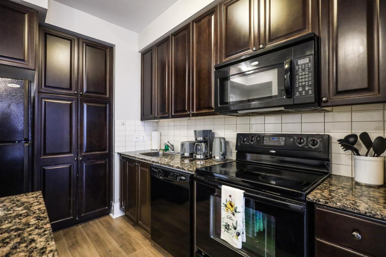 Luxury Apartments In Мисисага Екстериор снимка
