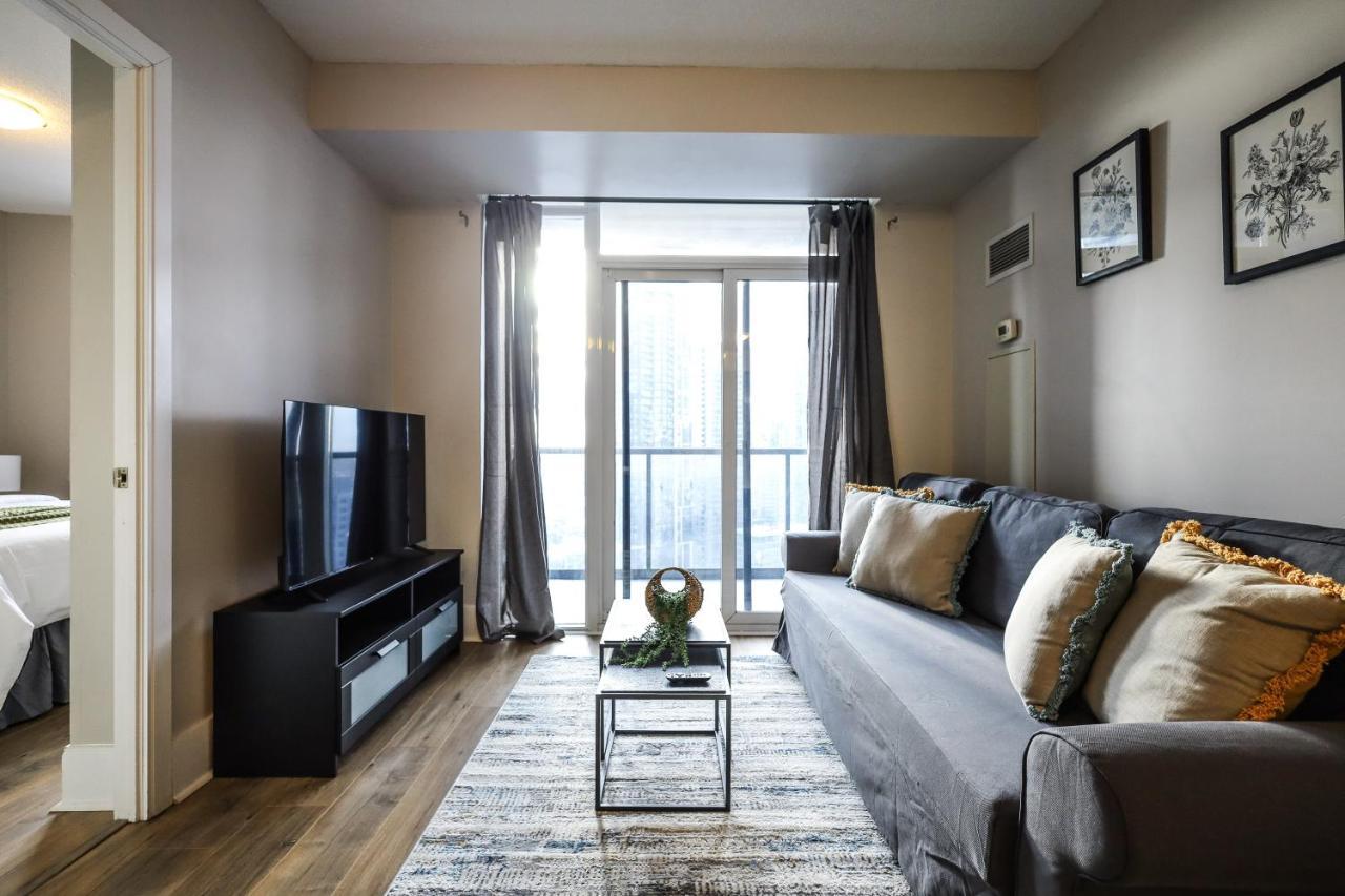 Luxury Apartments In Мисисага Екстериор снимка