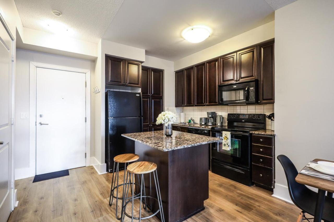 Luxury Apartments In Мисисага Екстериор снимка
