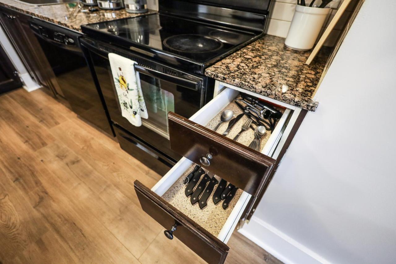 Luxury Apartments In Мисисага Екстериор снимка