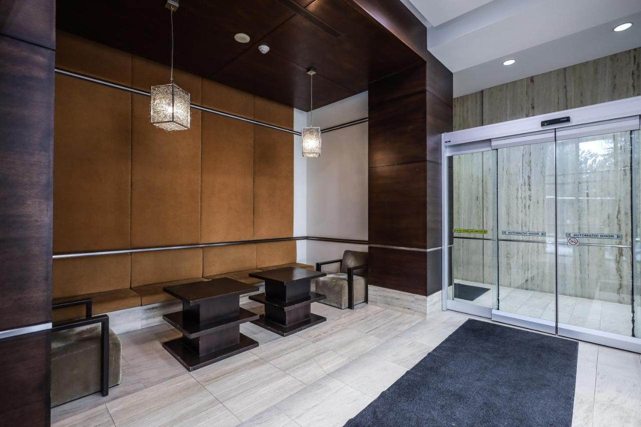Luxury Apartments In Мисисага Екстериор снимка