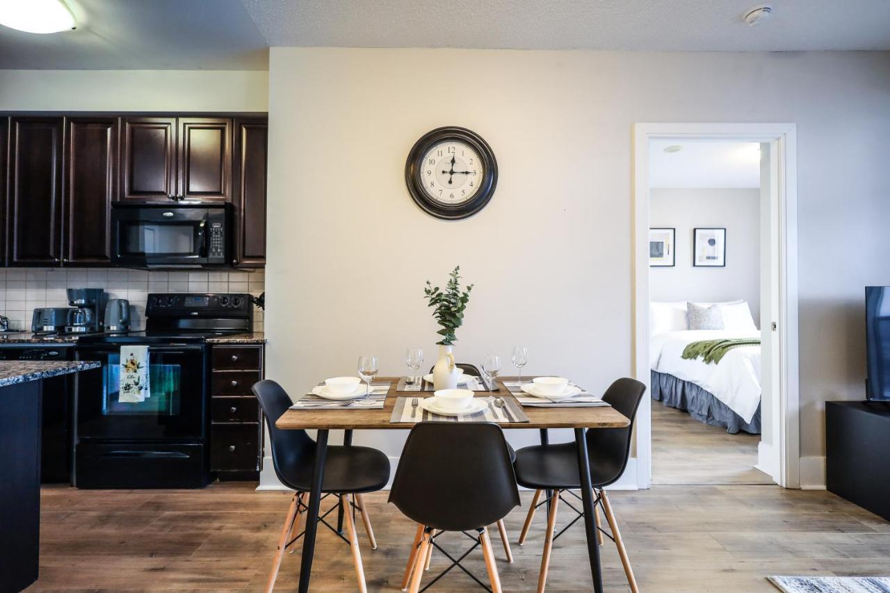 Luxury Apartments In Мисисага Екстериор снимка