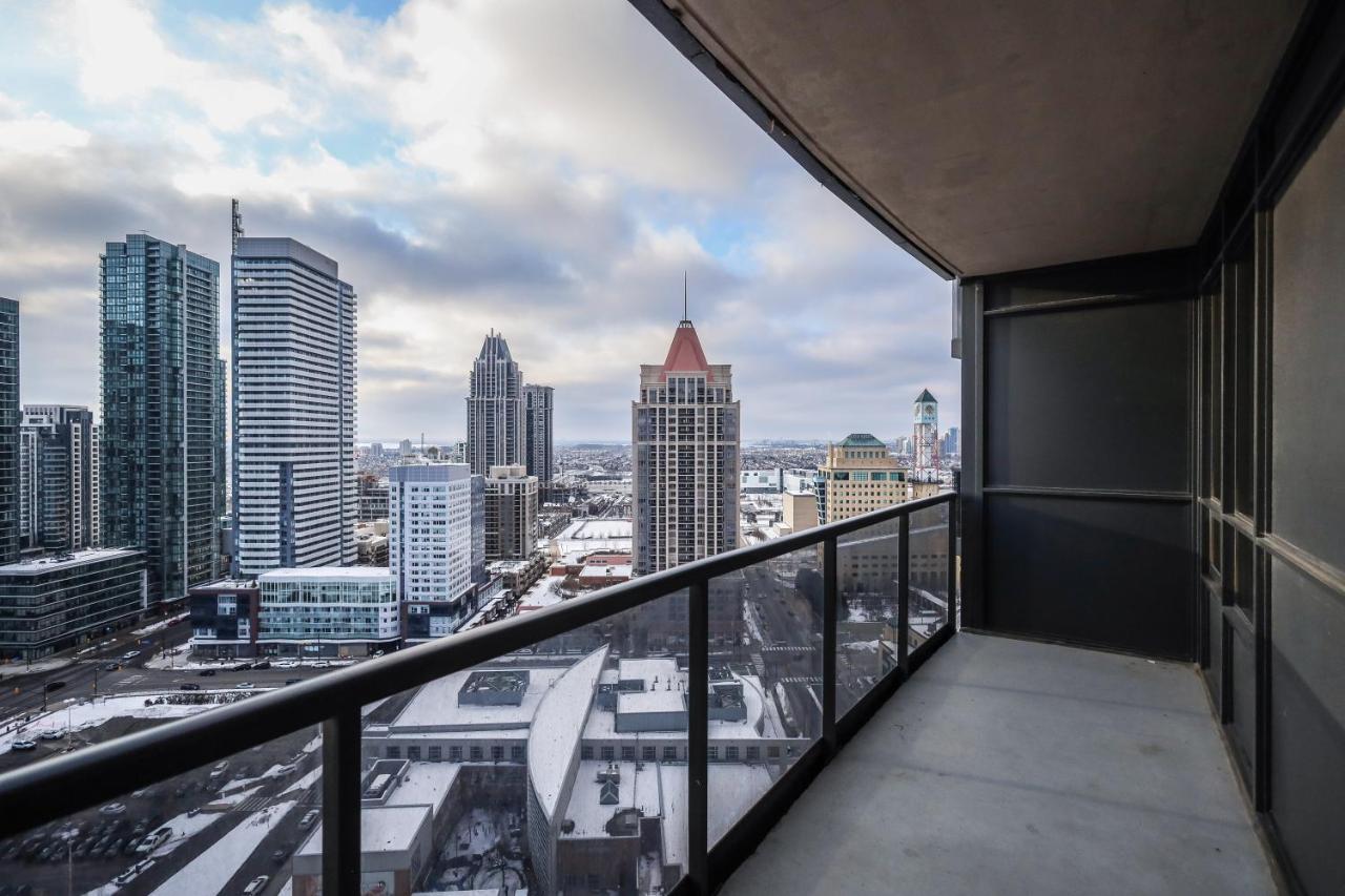 Luxury Apartments In Мисисага Екстериор снимка